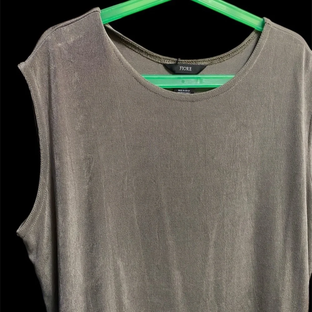 NWOT Vintage Fiore Womens Sleeveless Round Neck Tank Top Silver Gray Stretch XL - Picture 3 of 3